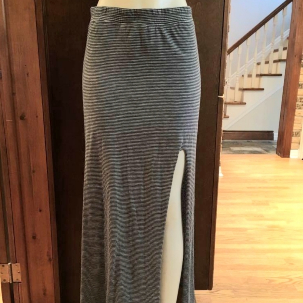 ✨4/$20 VGUC American Eagle Maxi skirt with slit